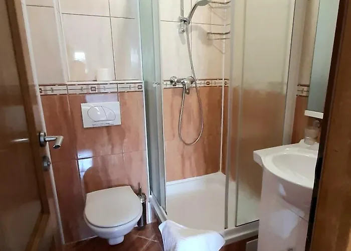 Penava, Private Beach, Pool And 7min To 아파트