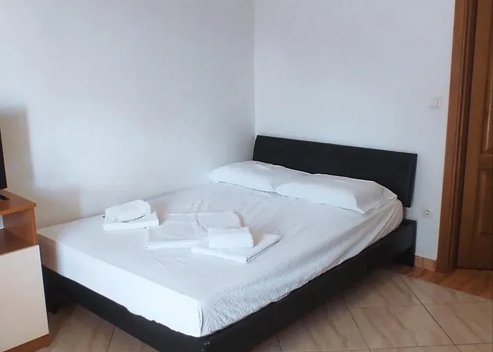 Penava, Private Beach, Pool And 7min To 트로기르