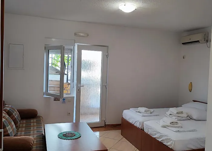 Penava, Private Beach, Pool And 7min To 아파트