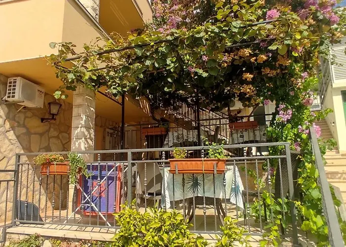 아파트 Penava, Private Beach, Pool And 7min To 트로기르