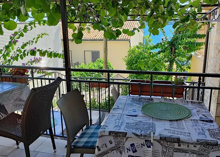 아파트 Penava, Private Beach, Pool And 7min To