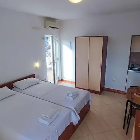 Apartment Penava, Private Beach, Pool And 7min To