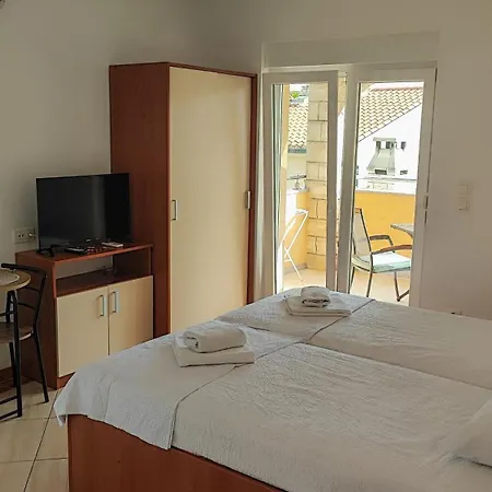 Apartment Penava, Private Beach, Pool And 7min To Trogir