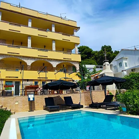 アパート Penava, Private Beach, Pool And 7min To トロギール