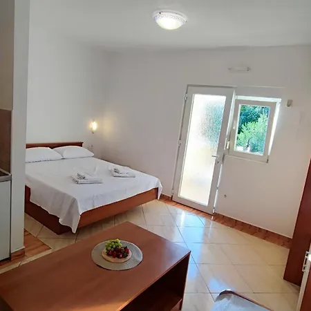 Apartment Penava, Private Beach, Pool And 7min To Trogir