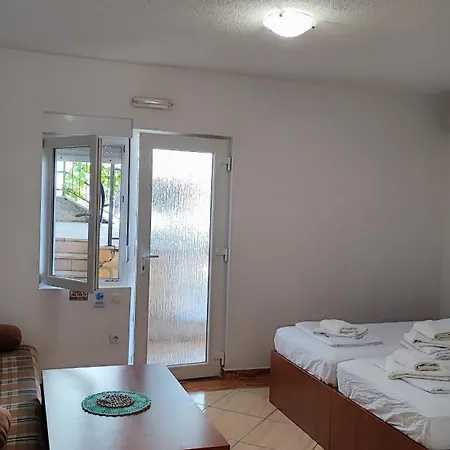 Penava, Private Beach, Pool And 7min To Appartement