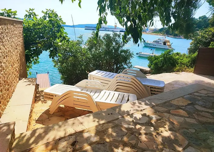Penava, Private Beach, Pool And 7min To アパート