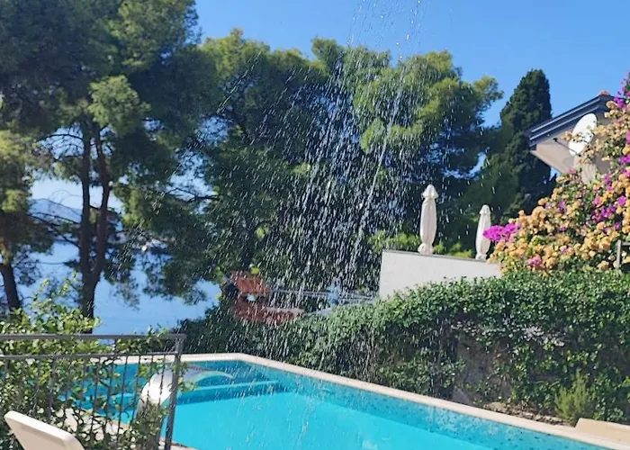 Penava, Private Beach, Pool And 7min To アパート