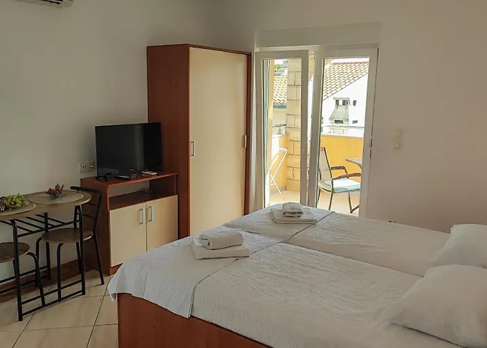 アパート Penava, Private Beach, Pool And 7min To トロギール