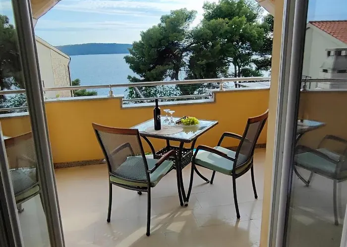 Penava, Private Beach, Pool And 7min To アパート *