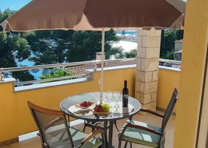Penava, Private Beach, Pool And 7min To アパート