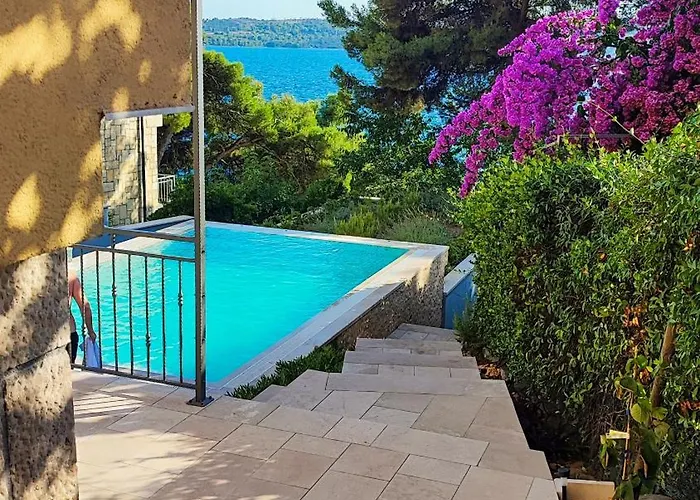 Penava, Private Beach, Pool And 7min To *