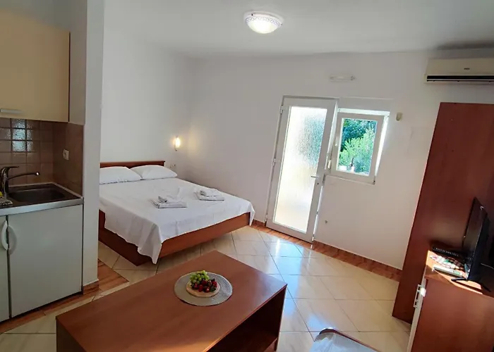 アパート Penava, Private Beach, Pool And 7min To トロギール